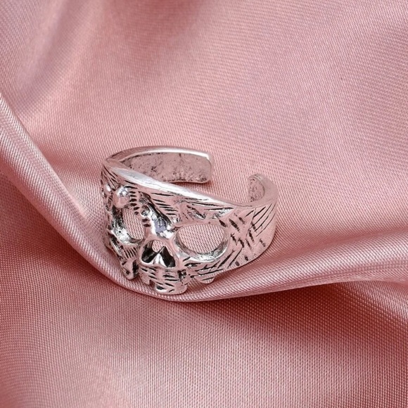 💀 Awesome Skeleton Skull Ring Cuff 💀 - Picture 2 of 4